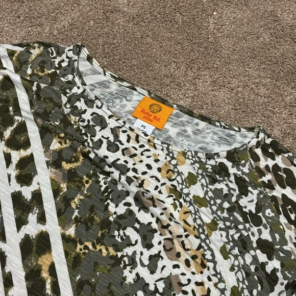 Ruby Rd. Green and White Patterned Blouse - Picture 2 of 4